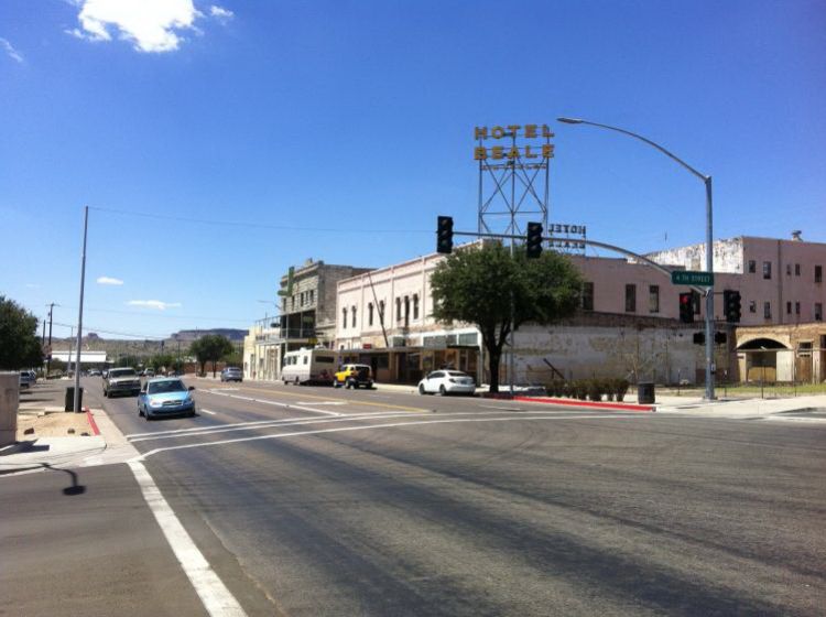 AZ082840.jpg