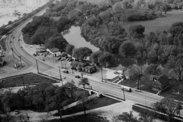 IL007700.jpg
