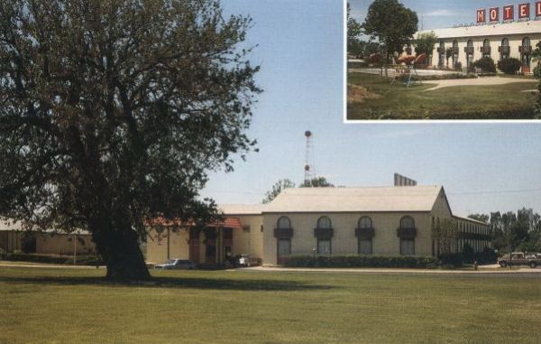 IL042900.jpg