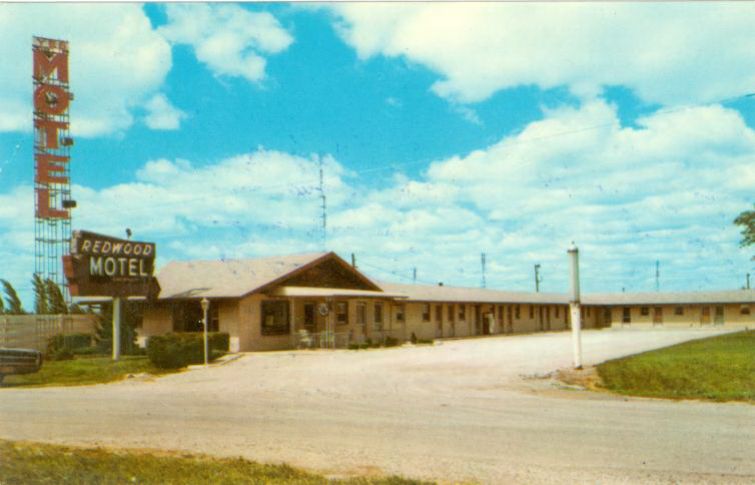 IL045900.jpg