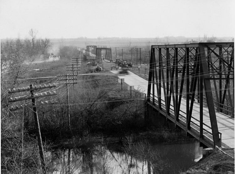 IL046300.jpg