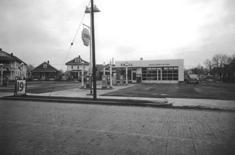 IL051100.jpg