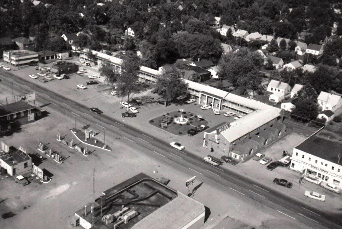 IL064000.jpg