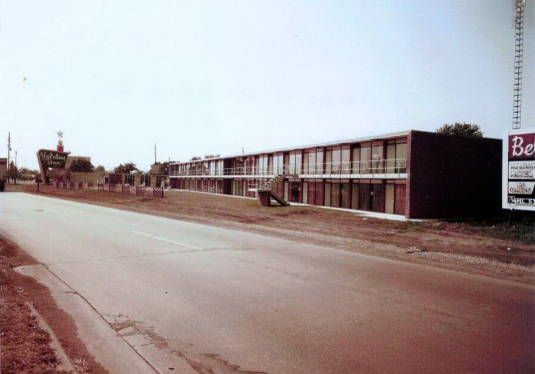 IL066800.jpg