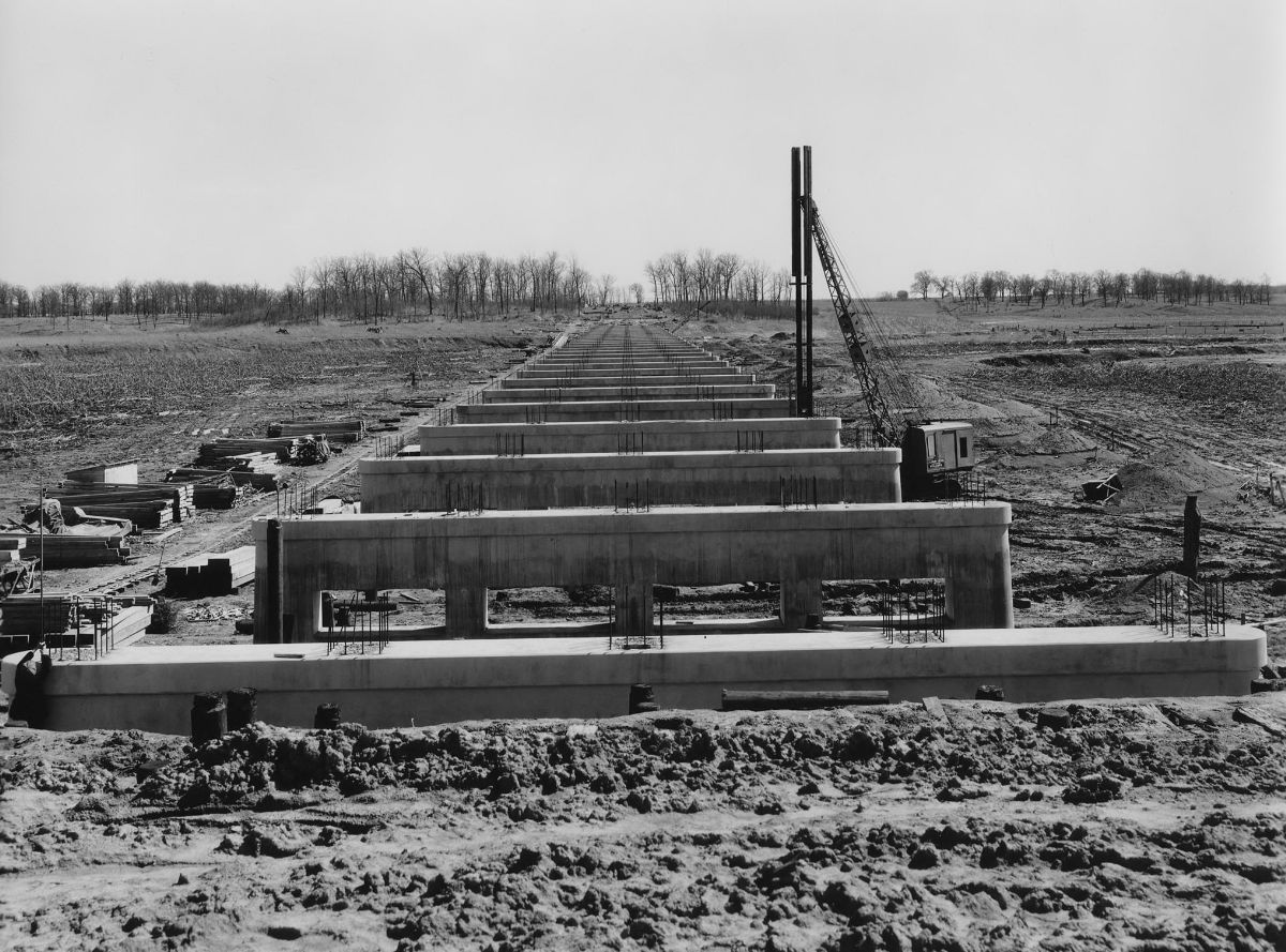 IL068905.jpg