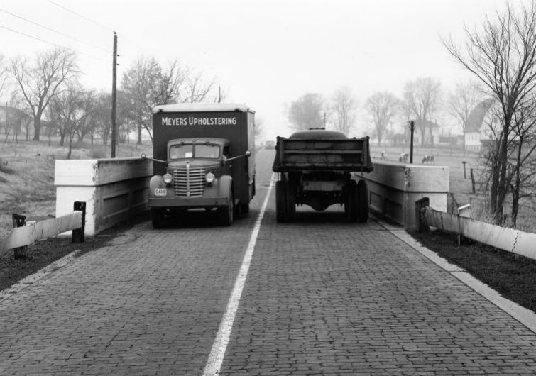 IL073100.jpg