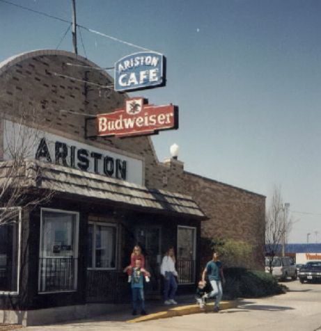 IL082100.jpg