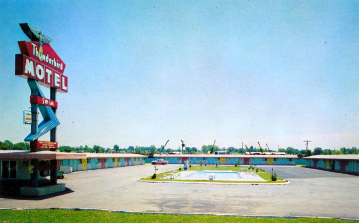 MOY52520.jpg